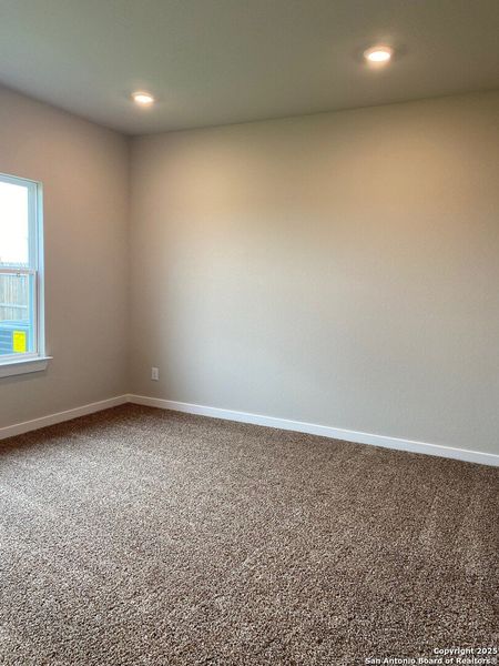 Spacious, unfurnished interior of a new home in Highland Ridge, New Braunfels (Image 17). Spacious, unfurnished interior of a new home in Highland Ridge, New Braunfels (Image 17).