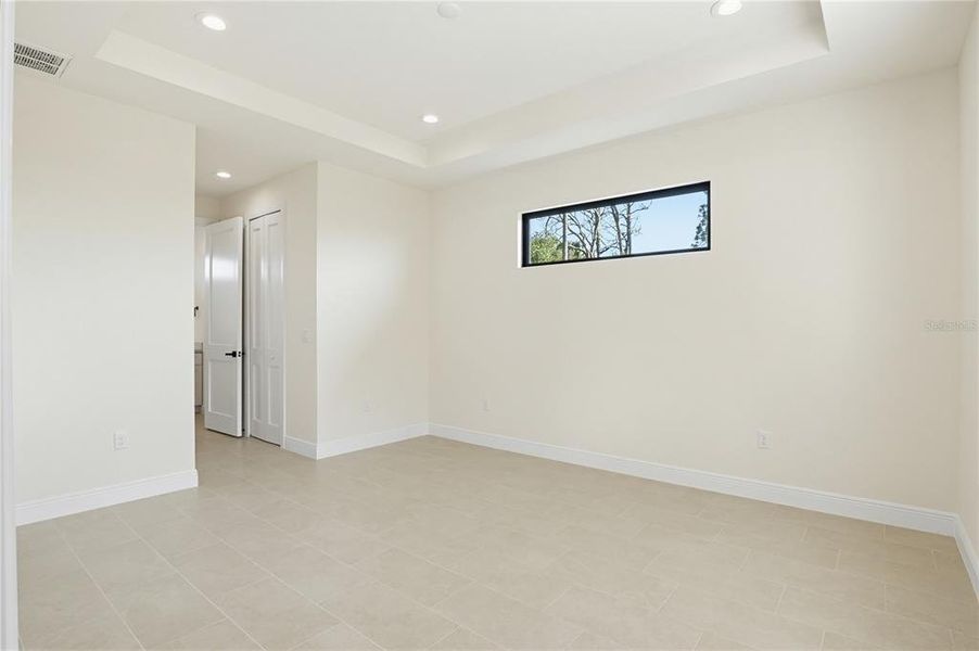 Spacious, unfurnished interior of a new home in , North Port (Image 39).