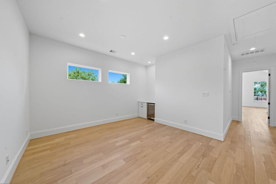 Spacious, unfurnished interior of a new home in , Houston (Image 22).