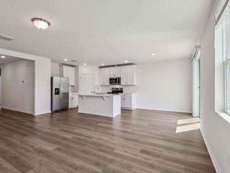 Spacious, unfurnished interior of a new home in Crosswinds - Signature Series, Haines City (Image 7).