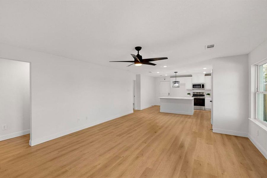 Spacious, unfurnished interior of a new home in , Dallas (Image 18).