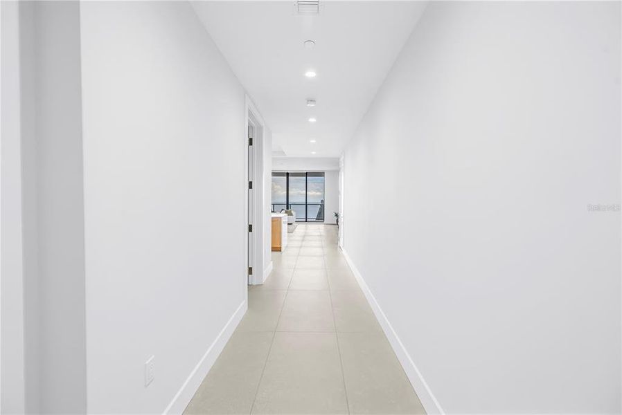 Spacious, unfurnished interior of a new home in , St. Petersburg (Image 26).