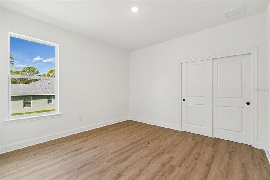 Spacious, unfurnished interior of a new home in , Weeki Wachee (Image 52).
