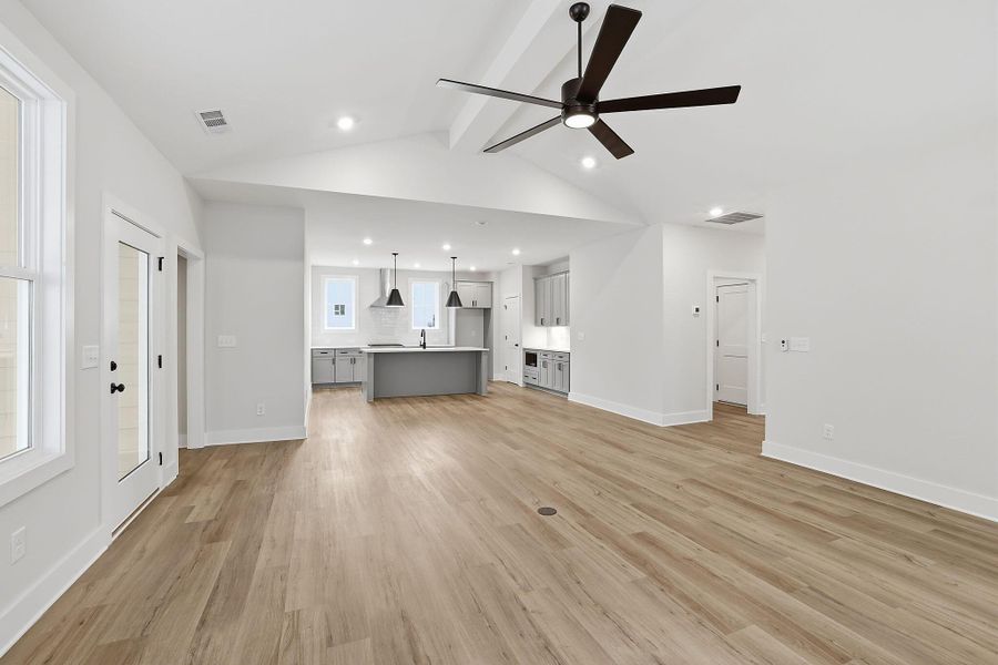 Spacious, unfurnished interior of a new home in Social Circle, Chattanooga (Image 12). Spacious, unfurnished interior of a new home in Social Circle, Chattanooga (Image 12).