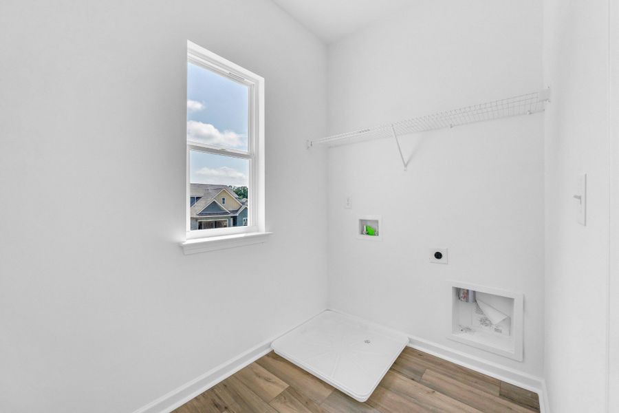 Spacious, unfurnished interior of a new home in The Oaks, Clarksville (Image 22).