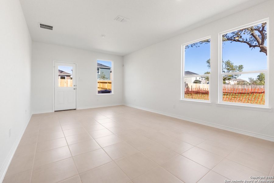Spacious, unfurnished interior of a new home in Spanish Trails, San Antonio (Image 7).
