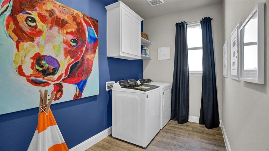 Furnished interior view inside a new home in Lakeview Pointe, Grand Prairie (Image 29).
