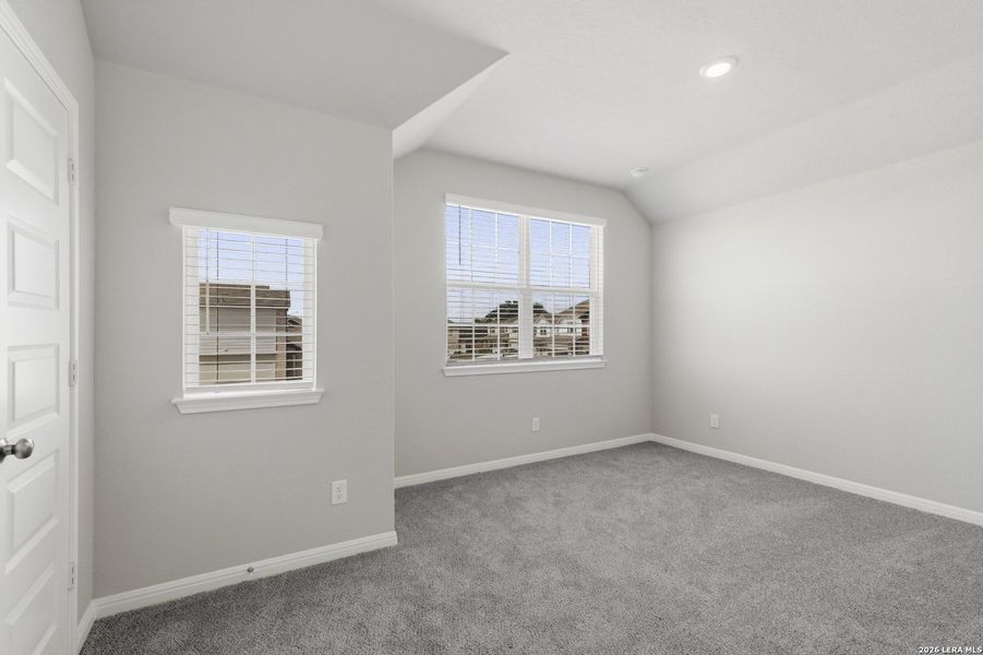 Spacious, unfurnished interior of a new home in Cinco Lakes, San Antonio (Image 13).