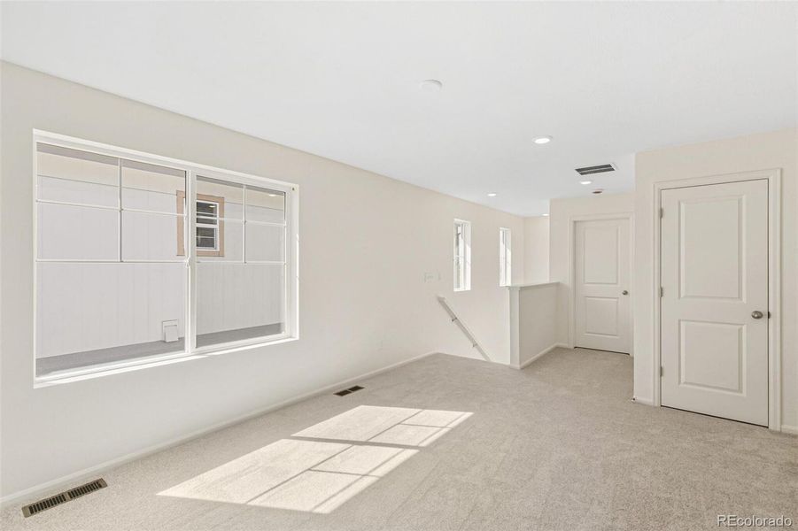 Spacious, unfurnished interior of a new home in , Aurora (Image 23).