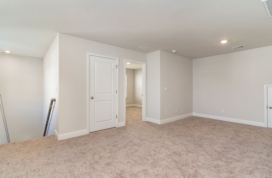 Representative unfurnished interior of a home built from the BELFORT by D.R. Horton in Brunswick Plantation, Calabash (Image 27).