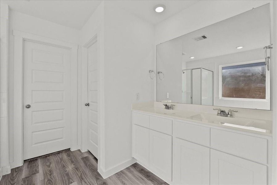 Furnished interior view inside a new home in Central Park, Texas City (Image 21).