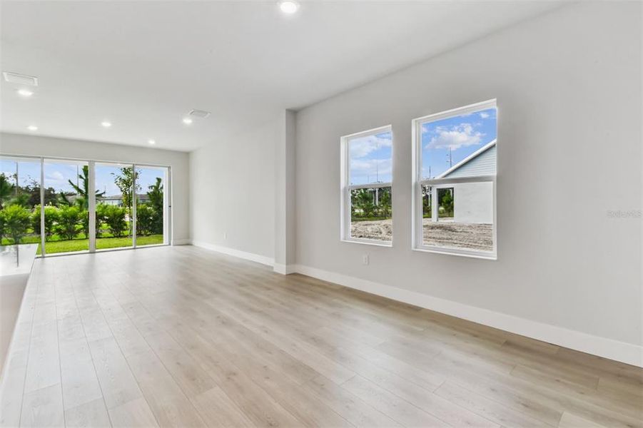 Spacious, unfurnished interior of a new home in Chapel Crossings - Garden Series, Wesley Chapel (Image 24).