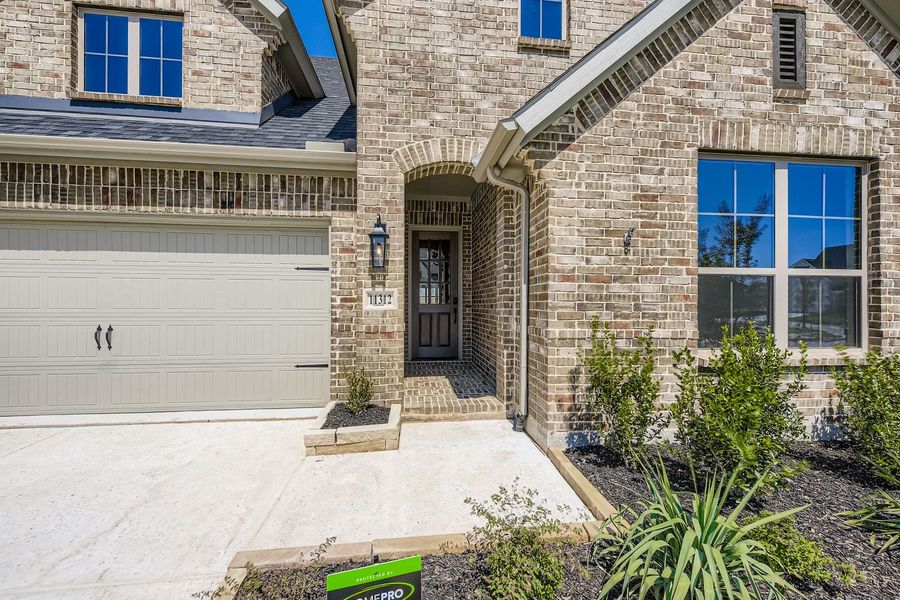 11312 Canopy Trail front porch
