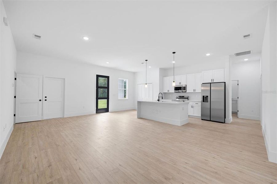 Spacious, unfurnished interior of a new home in , Ocala (Image 14).