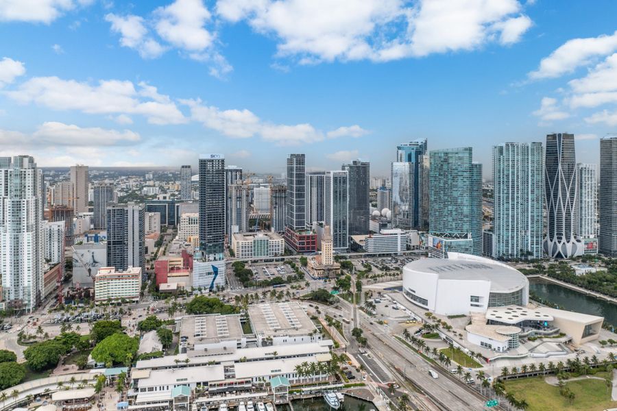 055-601Northeast1stAvenue-Miami-FL-33132