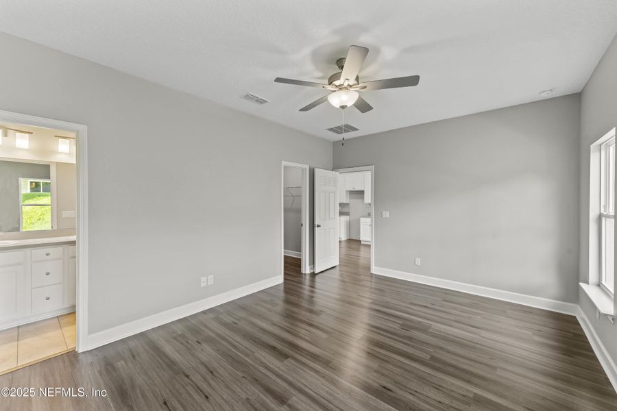 Spacious, unfurnished interior of a new home in , Jacksonville (Image 20).
