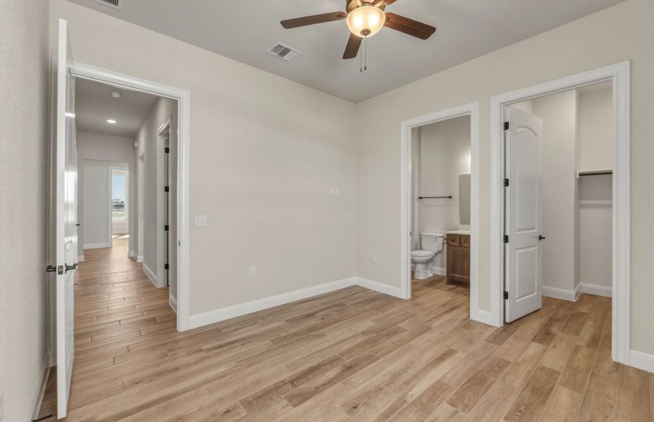 Spacious, unfurnished interior of a new home in Sun City Texas, Georgetown (Image 18).