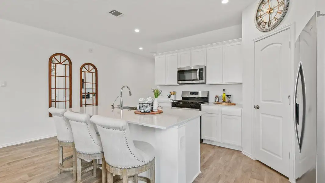 Furnished interior view inside a new home in Lake Conroe Cove, Willis (Image 7).