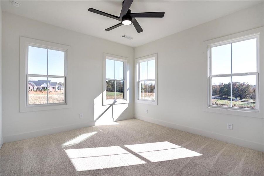 Spacious, unfurnished interior of a new home in , Bogart (Image 20).