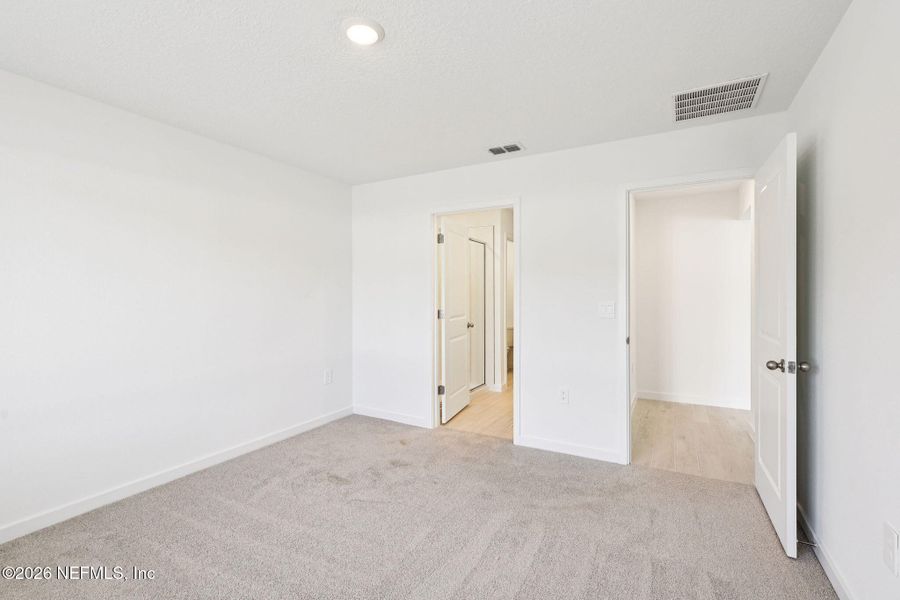 Spacious, unfurnished interior of a new home in Kings Preserve, Jacksonville (Image 27).