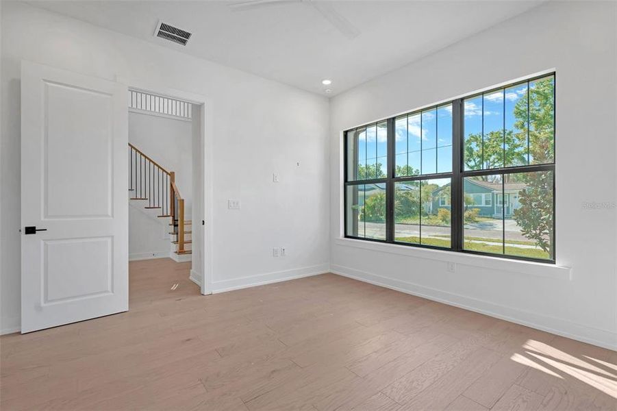 Spacious, unfurnished interior of a new home in , Tampa (Image 23).