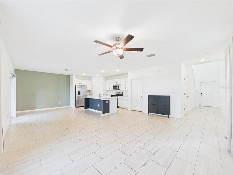 Spacious, unfurnished interior of a new home in Two Rivers, Zephyrhills (Image 22).
