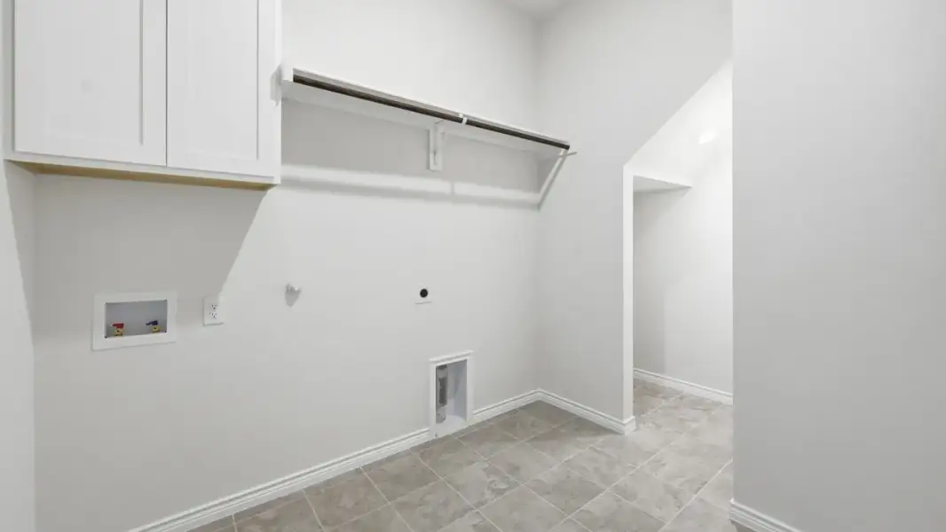 Spacious, unfurnished interior of a new home in Madera, Royse City (Image 9).