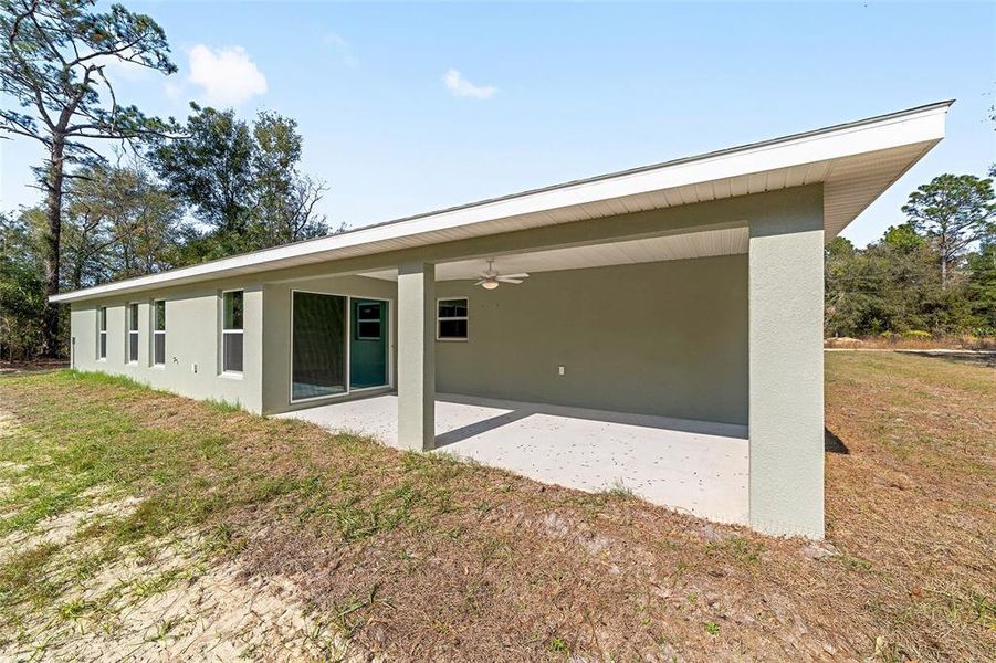 Exterior details and patio area of a home in , Dunnellon (Image 20).
