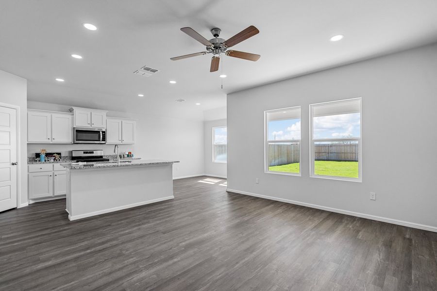 Representative furnished interior of a home built from the BELLVUE by D.R. Horton in Faculty Row, Abilene (Image 18).