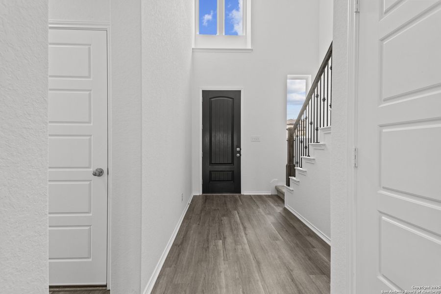 Spacious, unfurnished interior of a new home in Ladera, San Antonio (Image 23). Spacious, unfurnished interior of a new home in Ladera, San Antonio (Image 23).