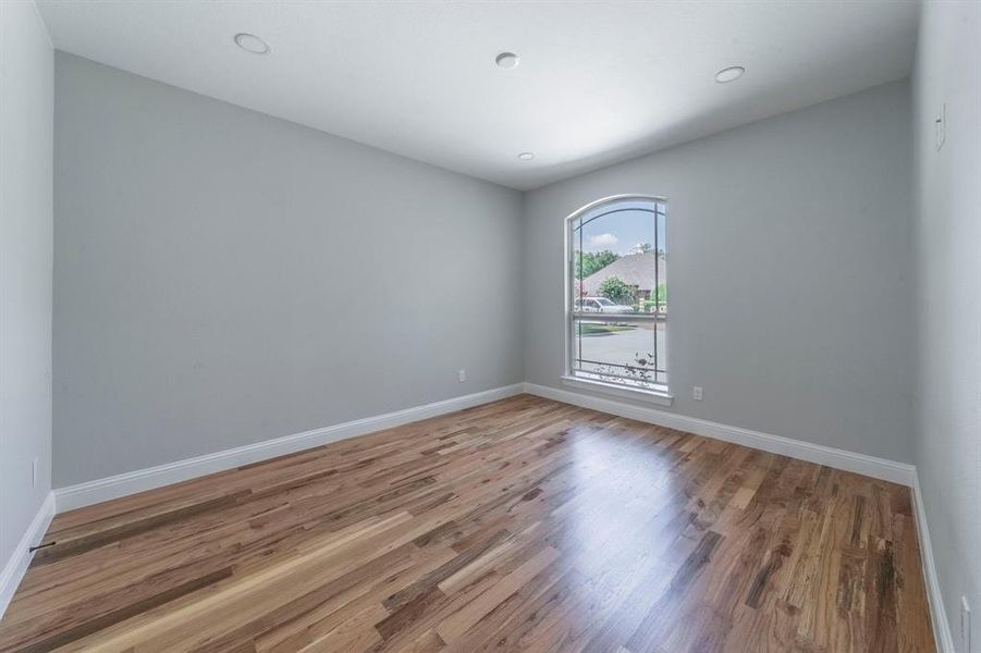 Spacious, unfurnished interior of a new home in , Duncanville (Image 18).