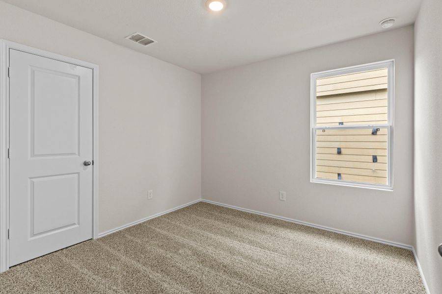 Spacious, unfurnished interior of a new home in Sunset Oaks, Maxwell (Image 18).