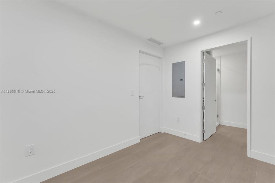 Spacious, unfurnished interior of a new home in Aria Reserve, Miami (Image 19). Spacious, unfurnished interior of a new home in Aria Reserve, Miami (Image 19).