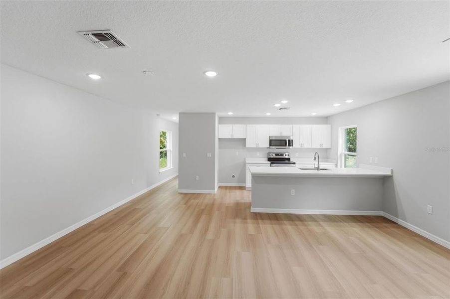 Spacious, unfurnished interior of a new home in , Eustis (Image 12).