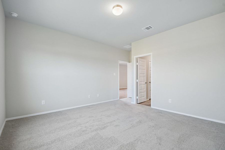 Spacious, unfurnished interior of a new home in Cascade, Liberty Hill (Image 21).