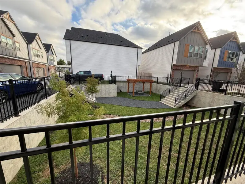 Image 6 of a home in . Image 6 of a home in .