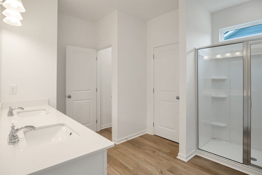 *This is a marketing photo. Colors/options may be different.*