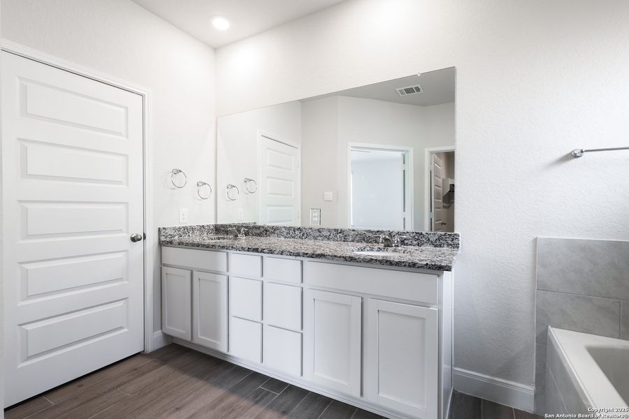Furnished interior view inside a new home in Steele Creek, Cibolo (Image 4).
