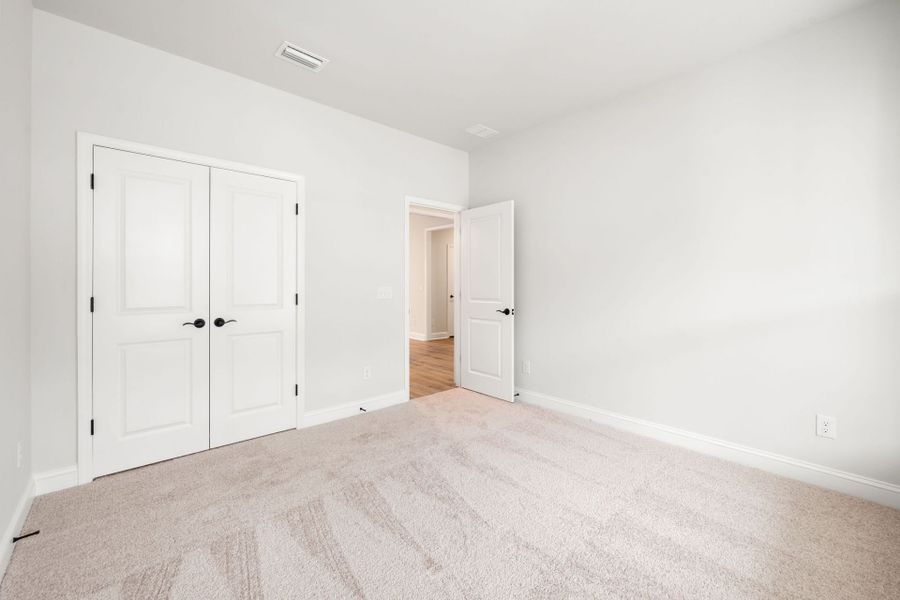 Spacious, unfurnished interior of a new home in Waterways, Richmond Hill (Image 27).