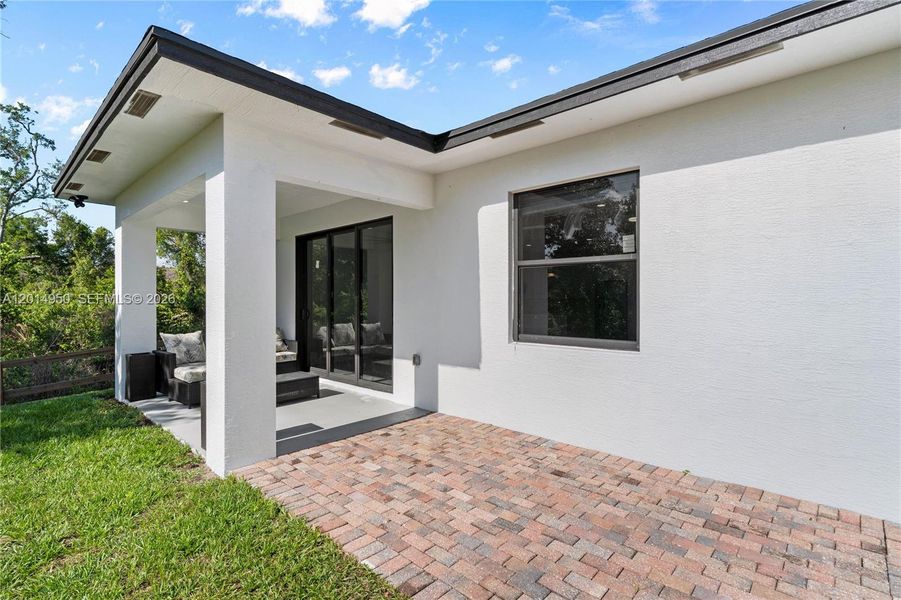 Covered lanai and rear exterior
