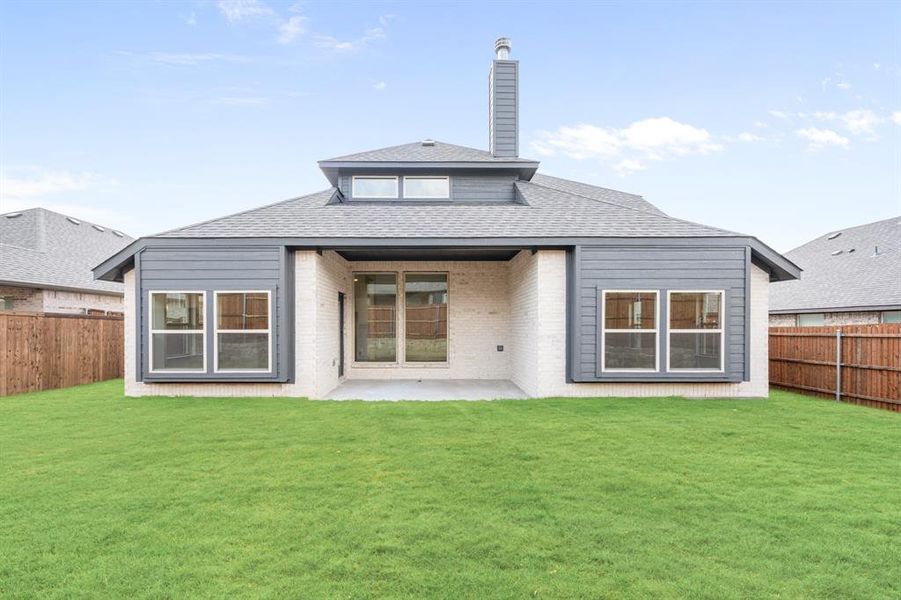 Exterior details and patio area of a home in Hunters Ridge, Crowley (Image 4).
