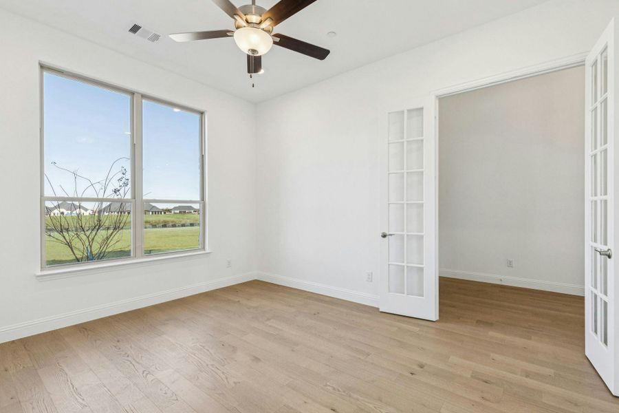 Representative unfurnished interior of a home built from the Franklin by Kindred Homes in Oak Creek Ranch, Waxahachie (Image 17).