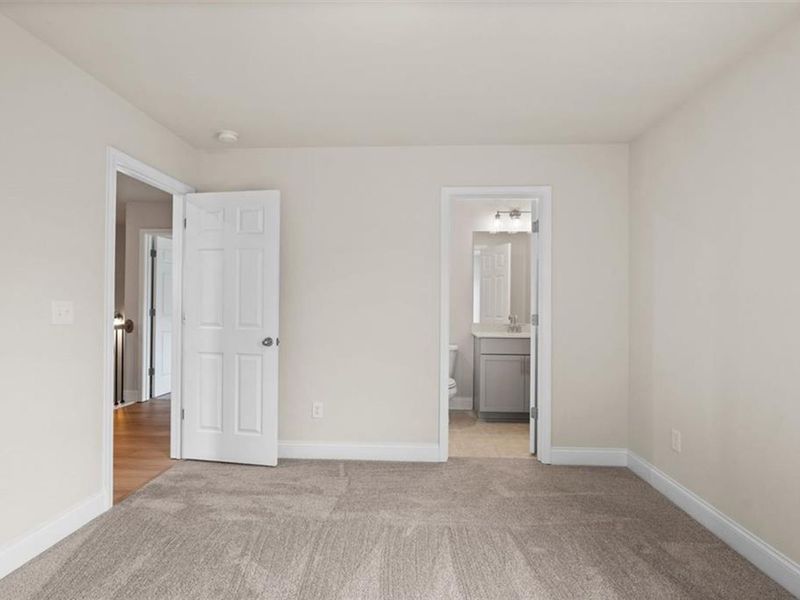 Spacious, unfurnished interior of a new home in Wehunt Meadows, Hoschton (Image 38).