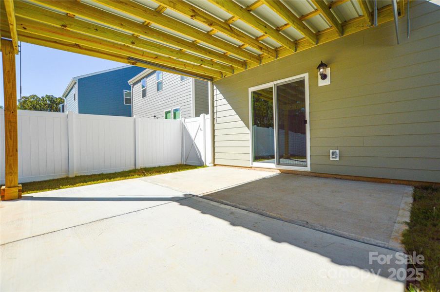 Exterior details and patio area of a home in Fergus Crossing, York (Image 22).
