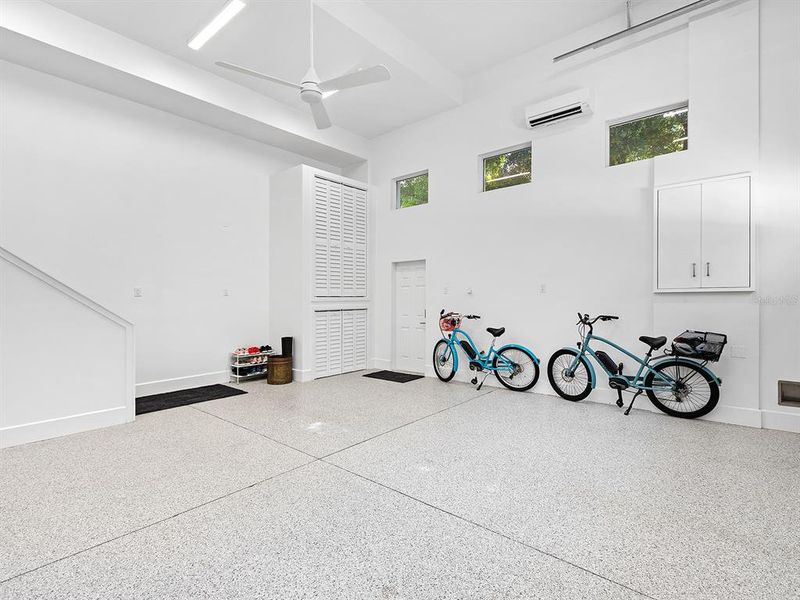 Spacious, unfurnished interior of a new home in , Sarasota (Image 24).