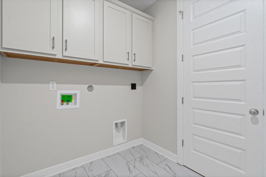 Spacious, unfurnished interior of a new home in White Oak, Arlington (Image 27). Spacious, unfurnished interior of a new home in White Oak, Arlington (Image 27).
