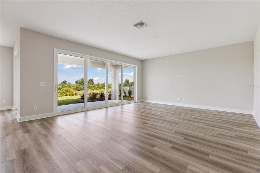 Spacious, unfurnished interior of a new home in Mirada, San Antonio (Image 16).