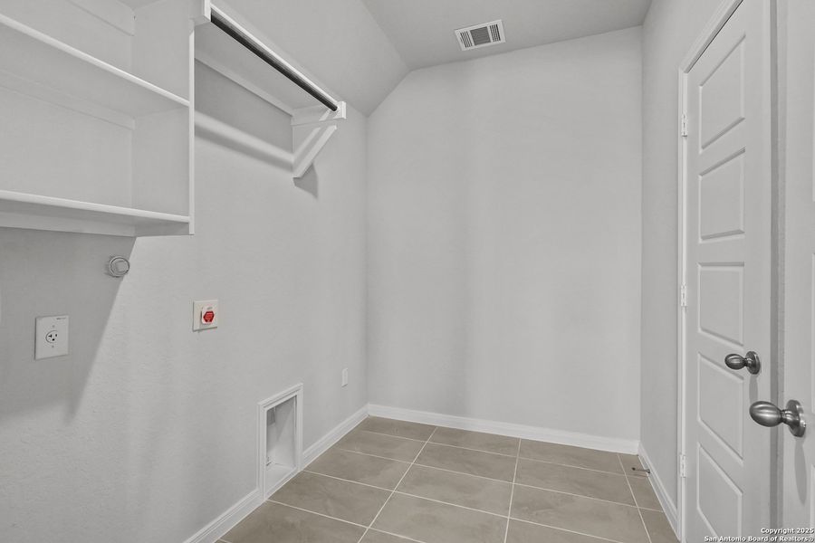 Spacious, unfurnished interior of a new home in Megan's Landing 50', Castroville (Image 26).