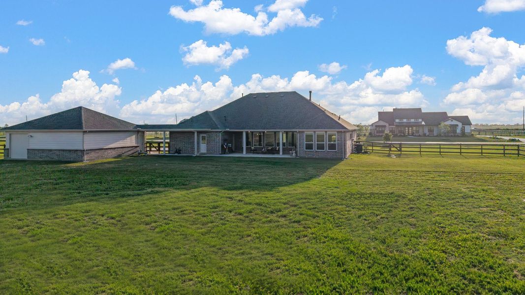 Exterior details and patio area of a home in Lakeview, Waller (Image 26).