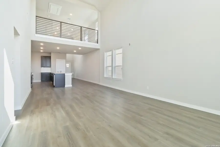 Spacious, unfurnished interior of a new home in Hunters Ranch, San Antonio (Image 19).